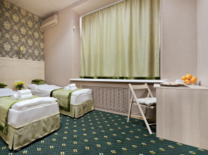 Apelsin Hotel on Vystavochnaya