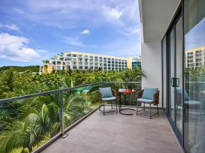 Отель Holiday Inn & Suites Saigon Airport