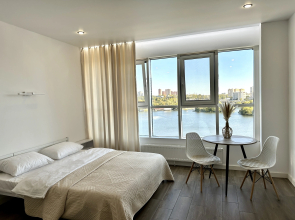 Enigma Apartments Studiya S Shikarnym Panoramnym Vidom Na Naberezhnuyu I Reku Sviyaga V Zhk akvamarin-2 Flat