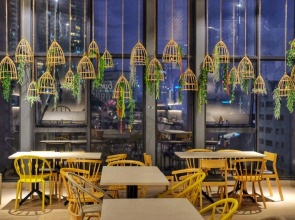 Апарт-отель Expressionz suites by iHost Global