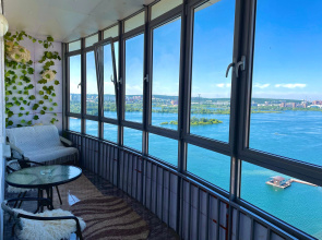 Apartamenty S Vidom Na Reku Flat