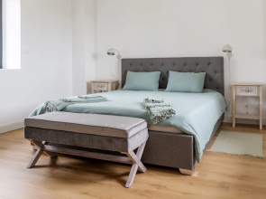 L'Eperonnete surrounded by Vineyards, 5* Classification Guest House