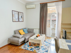 S Frantsuzskim Balkonom Apartaments