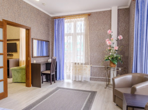 Отель Славия