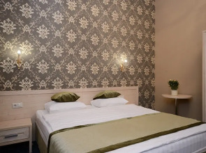 Apelsin Hotel on Vystavochnaya