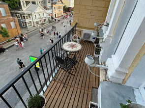 Квартира Уютный Лофт с балконом на главной улице Столицы Закатов