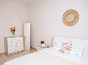 Трехкомнатная Просторная Квартира на 6 гостей у ТЦ Планета и Аквапарка