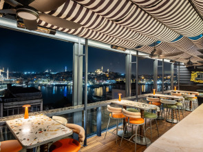 Momento Golden Horn Hotel