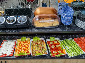 Отель The Queen Hotel