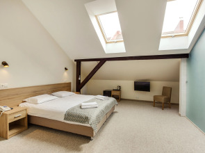 Отель Old Town Trio