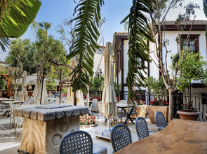 Отель WOO Town Suites