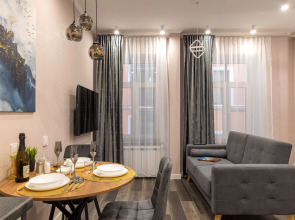 Квартира Дизайнерская Студия на Три Окна Feel At Home у Невского Проспекта