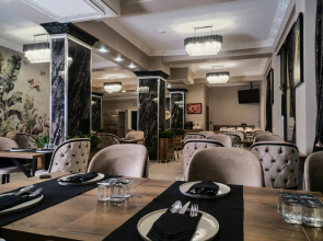Отель Grand Clover