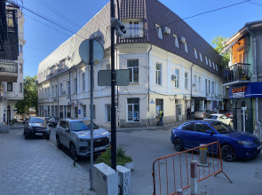 Представительская видовая двухкомнатная квартира с балконами на Набережной Ялты