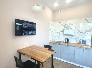 Zheltyi Nartcis S Novym Evroremontom Flat