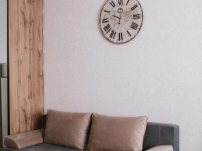 Апартаменты с Видом на Город и Парк в Спальном Районе