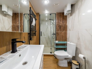 Квартира в эко стиле с собственным двориком для отдыха