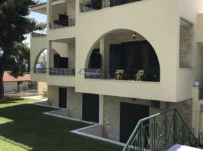Skiron Studios Apartments