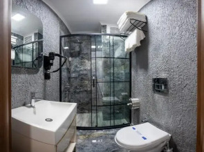 Luxury Airport Hotel by Zazzoni