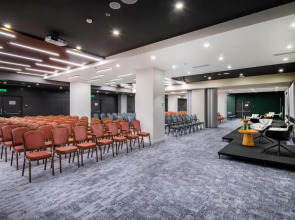 Отель Holiday Inn Yerevan Republic Square, an IHG Hotel