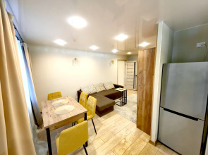 Yunost Na Pyati Uglakh , Prospekt Lenina 86 Flat