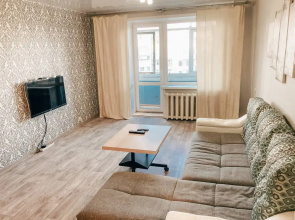 Chetyrekhkomnatnaya Kvartira Na Pervomayskoy Apartments