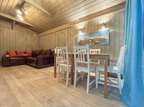 Domik V Lesu  Guest House