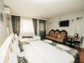 Отель Safran Suites