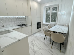 Апартаменты на Чкалова после ремонта, 2 комнаты: гостиная и спальня