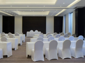 Le Meridien Dubai Hotel & Conference Centre