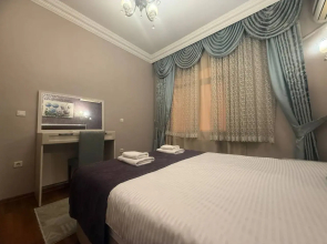 Апартаменты 3BR Flat Old Style 4AC Terrace, Metro