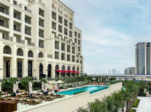 Апартаменты Сozy 1BR at Vida Residences Creek Beach