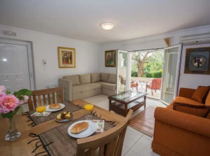 Gigi Star Tatiana Luxury Apartment with Private Pool, Panoramic Mountain View Apartments