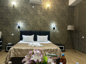 Отель Qeroli old town