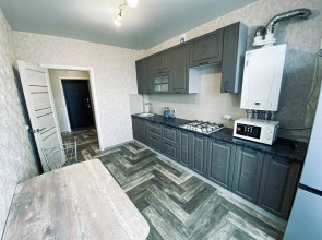 Квартира с Панорамным Балконом и Индивидуальным Отоплением. Тихий Уютный Район с Очень Развитой Инфраструктурой