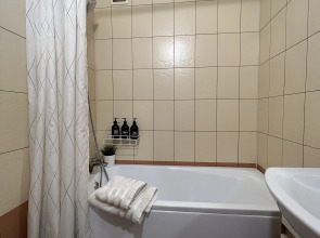 Апартаменты на Берегу Ангары 2-хкомн квартира