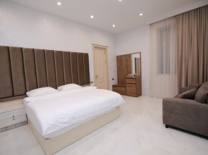 Отель Louvre Home