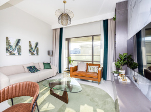 Апартаменты Сozy 1BR at Vida Residences Creek Beach