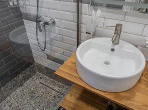 Отель Шепот