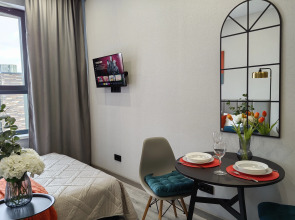 Квартира Яркая студия в 4 минутах от метро. Бесконтактное заселение