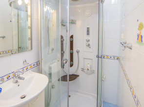 Апартаменты St. Isaak's 4 bedroom & 3 bathroom