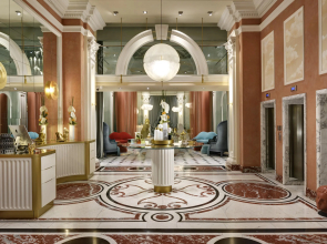 Leon's Place Hotel