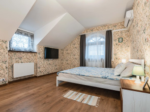Three-room Moskovskaya 12 Apartaments