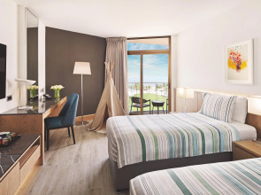 Курортный отель JA The Resort - JA Beach hotel