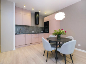 Большая Однокомнатная Квартира с Видом на Реку и Новым Ремонтом