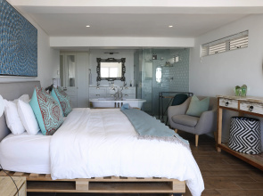 Studio on the Edge of the Ocean Apartments