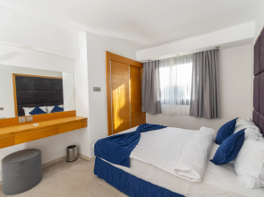 Bellapais Oasis Hotel
