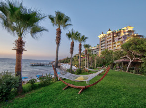 Отель Merit Crystal Cove Casino & SPA