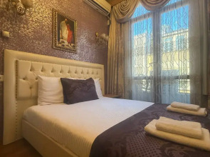Апартаменты 3BR Flat Old Style 4AC Terrace, Metro