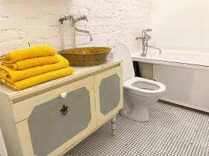 Квартира Просторная двухкомнатная квартира BombFlat на Достоевского